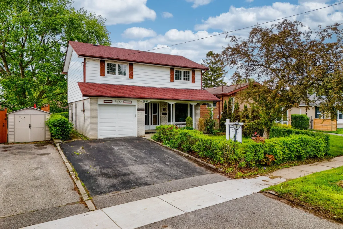 35 Rowallan Drive, ON M1E 2Y5
