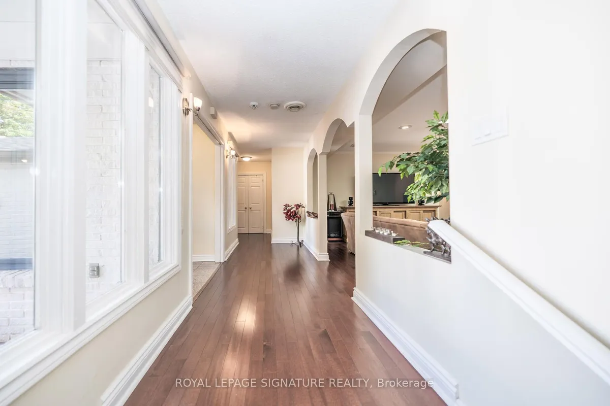 2098 Pharmacy Avenue, ON M1W 1H8