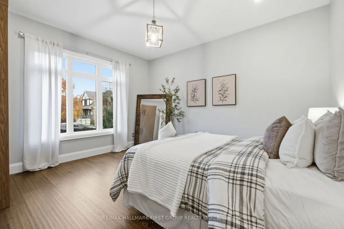 1682 Heathside Crescent, ON L1V 5V6