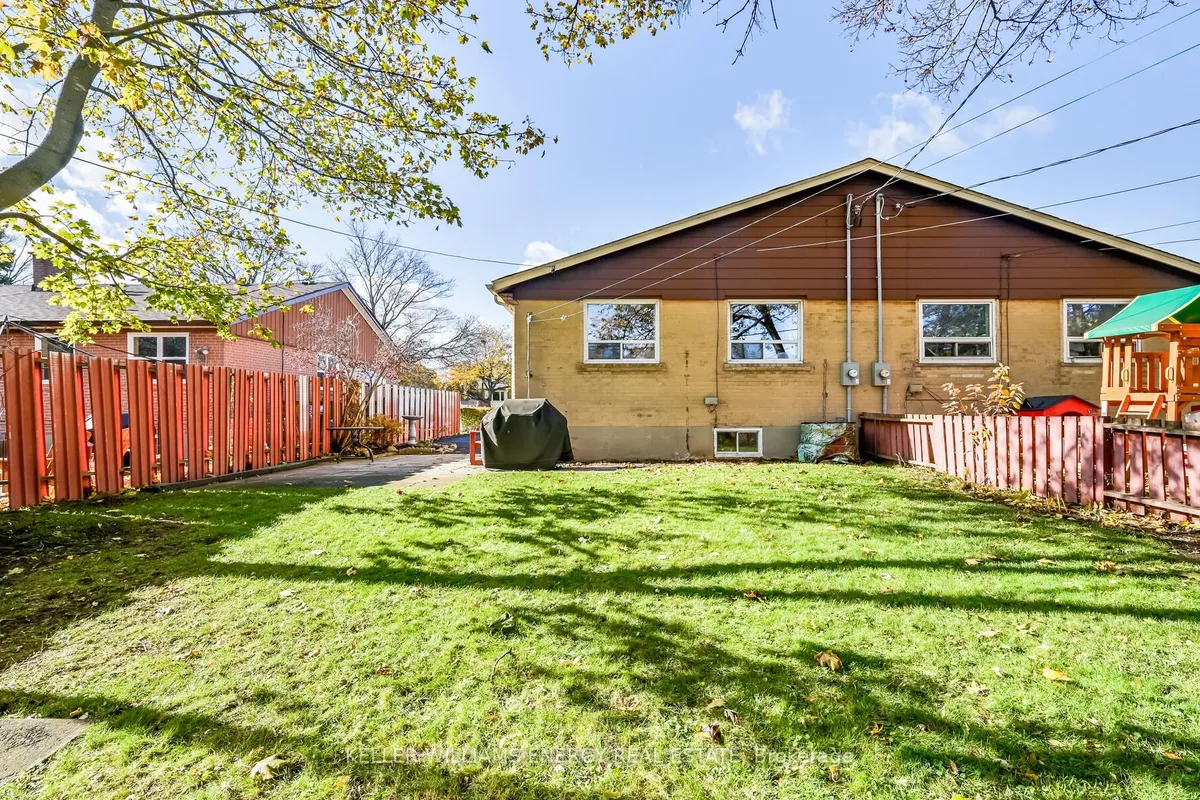 37 Billingsgate Crescent, ON L1S 2R7