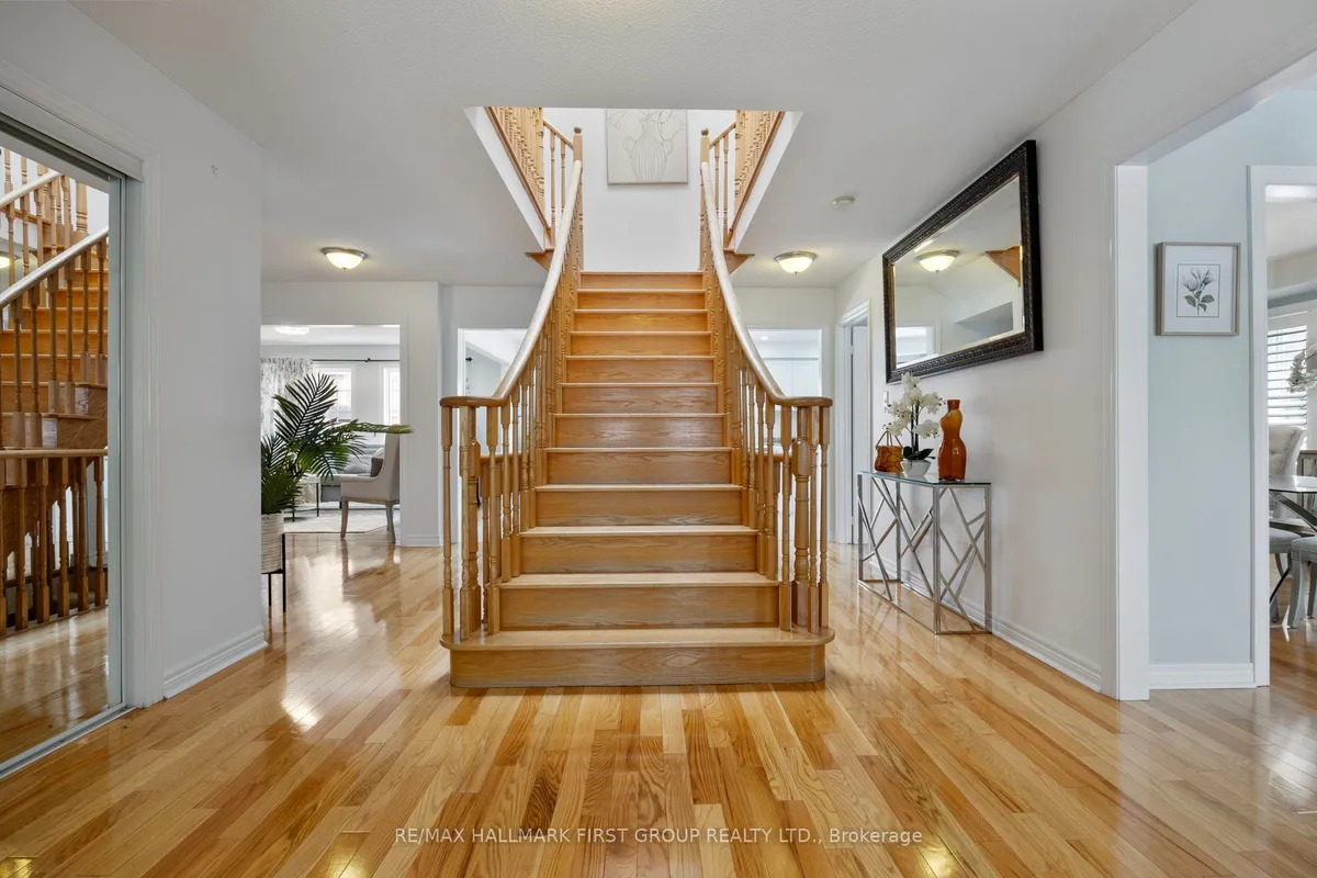 19 Ballgrove Crescent, ON L1T 4Z3