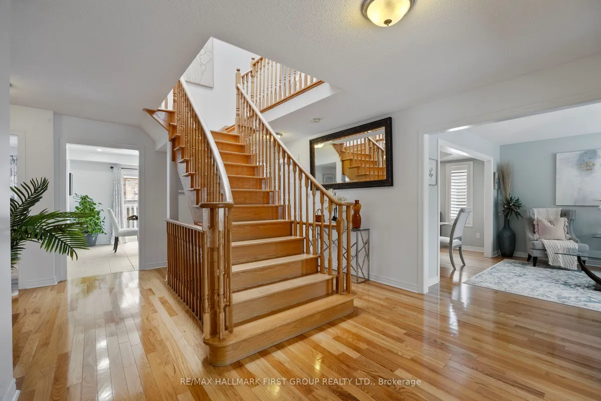 19 Ballgrove Crescent, ON L1T 4Z3