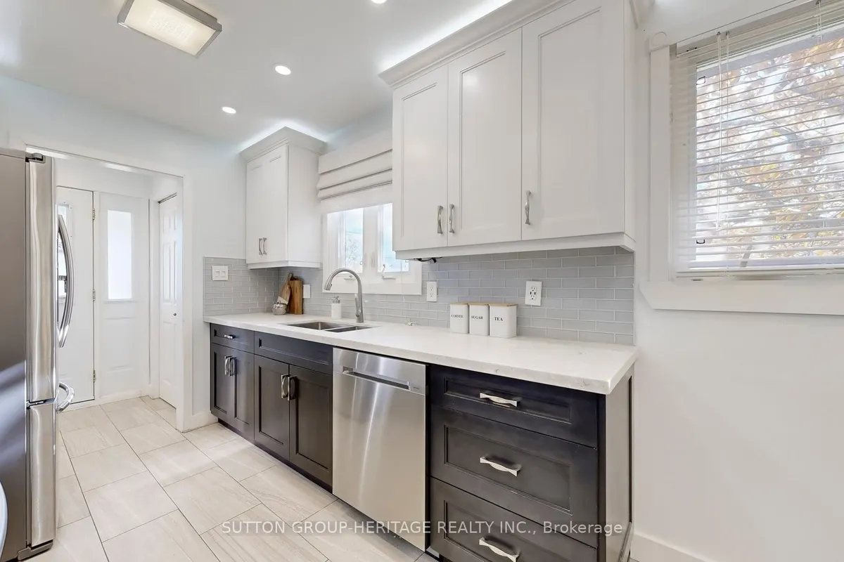 584 Westshore Boulevard, ON L1W 2T7