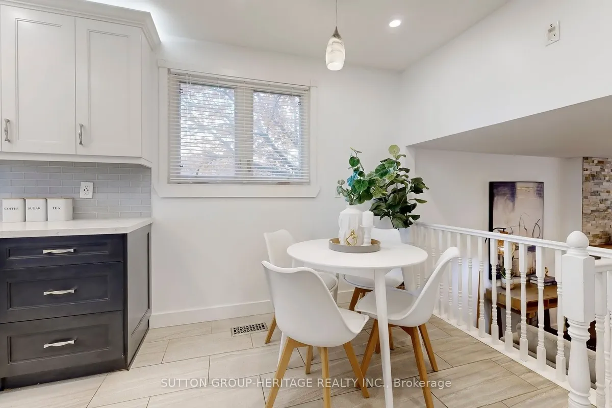 584 Westshore Boulevard, ON L1W 2T7