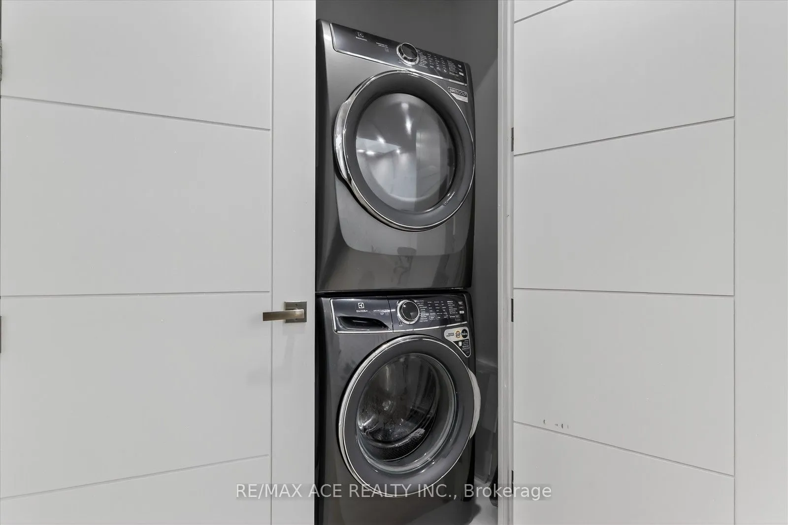 34 Andrew Avenue, ON M1M 3H2