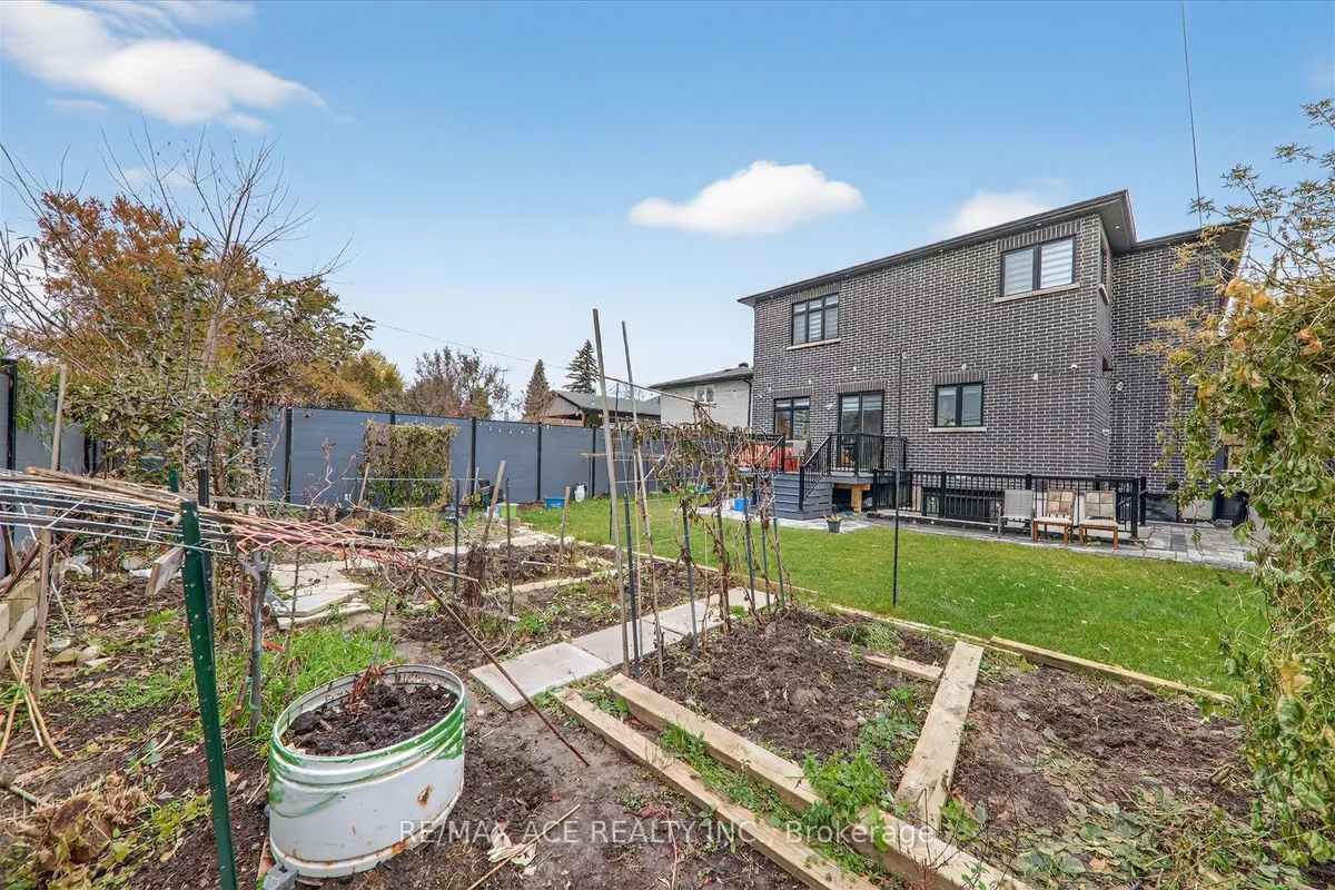 34 Andrew Avenue, ON M1M 3H2