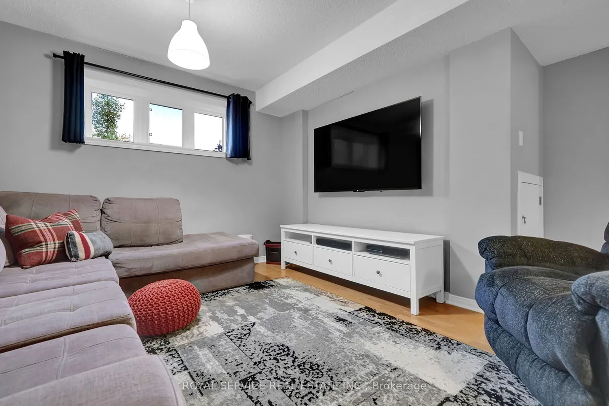 6 Goodwin Avenue, ON L1C 4Z4