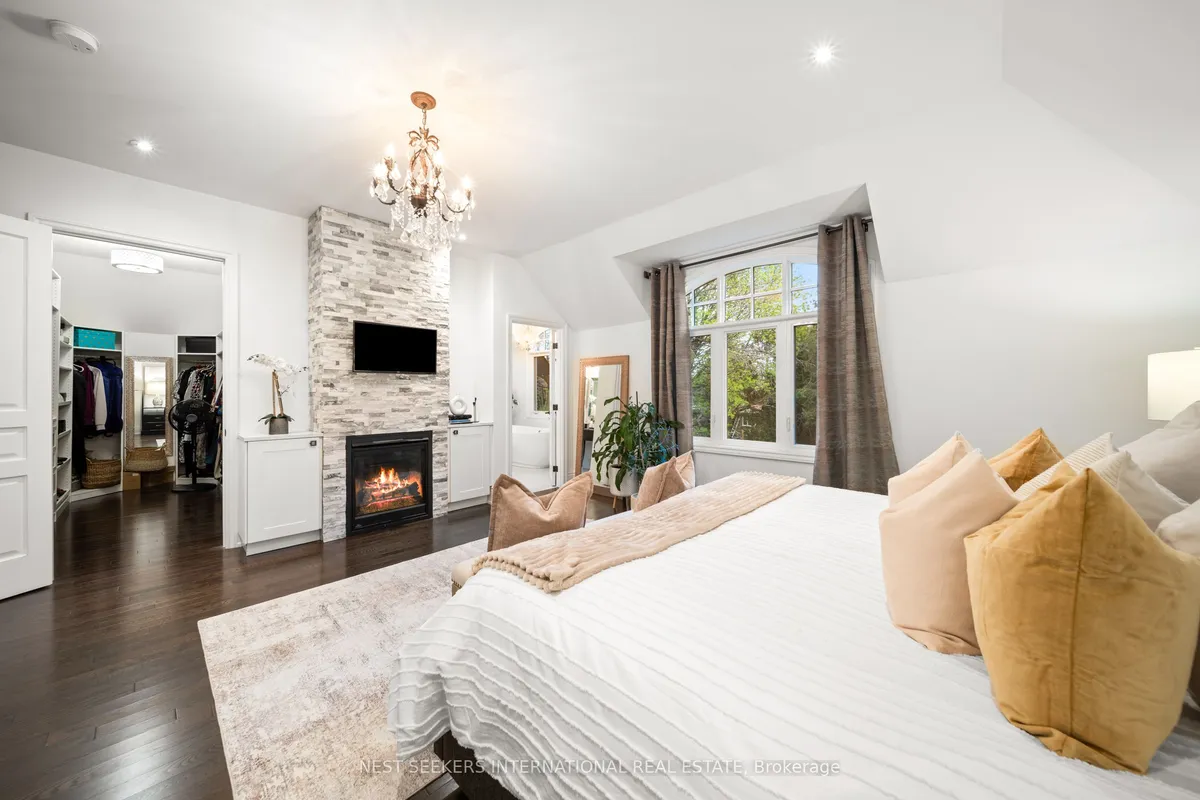 117 Parkview Hill Crescent, ON M4B 1R6