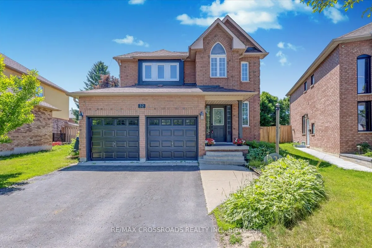 32 Dart Court, ON L1C 5C6