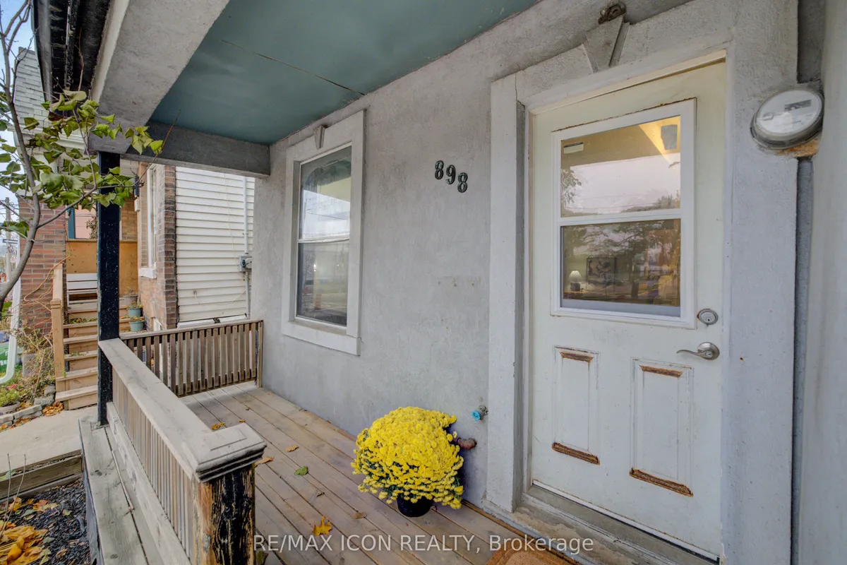 898 Eastern Avenue, ON M4L 1A4