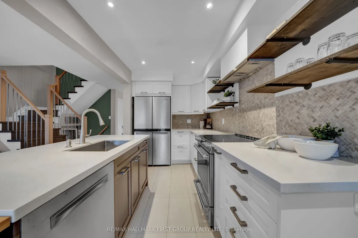 136 Warwick Avenue, ON L1Z 1L3