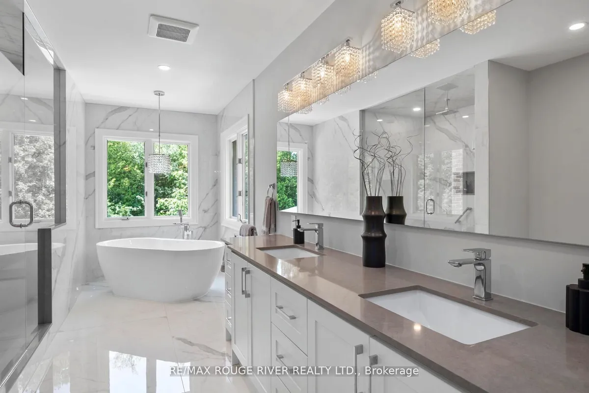 10 Kresia Lane, ON L1E 2G8