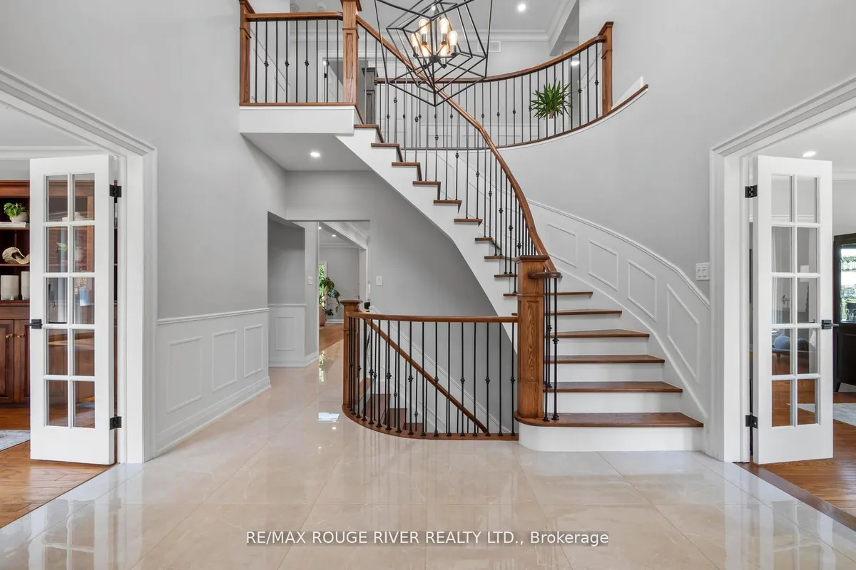 10 Kresia Lane, ON L1E 2G8