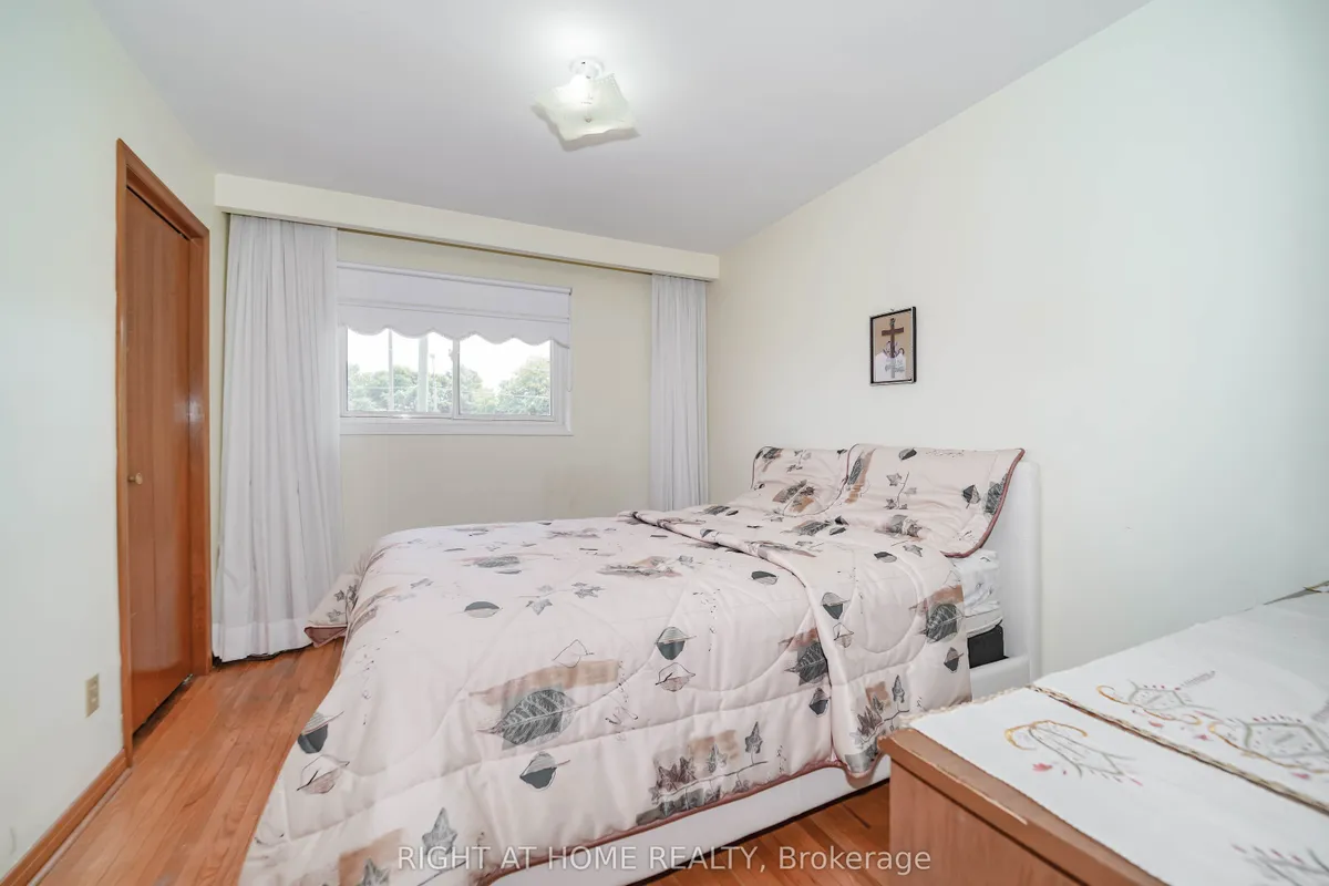 2 Lapworth Crescent, ON M1V 2M5