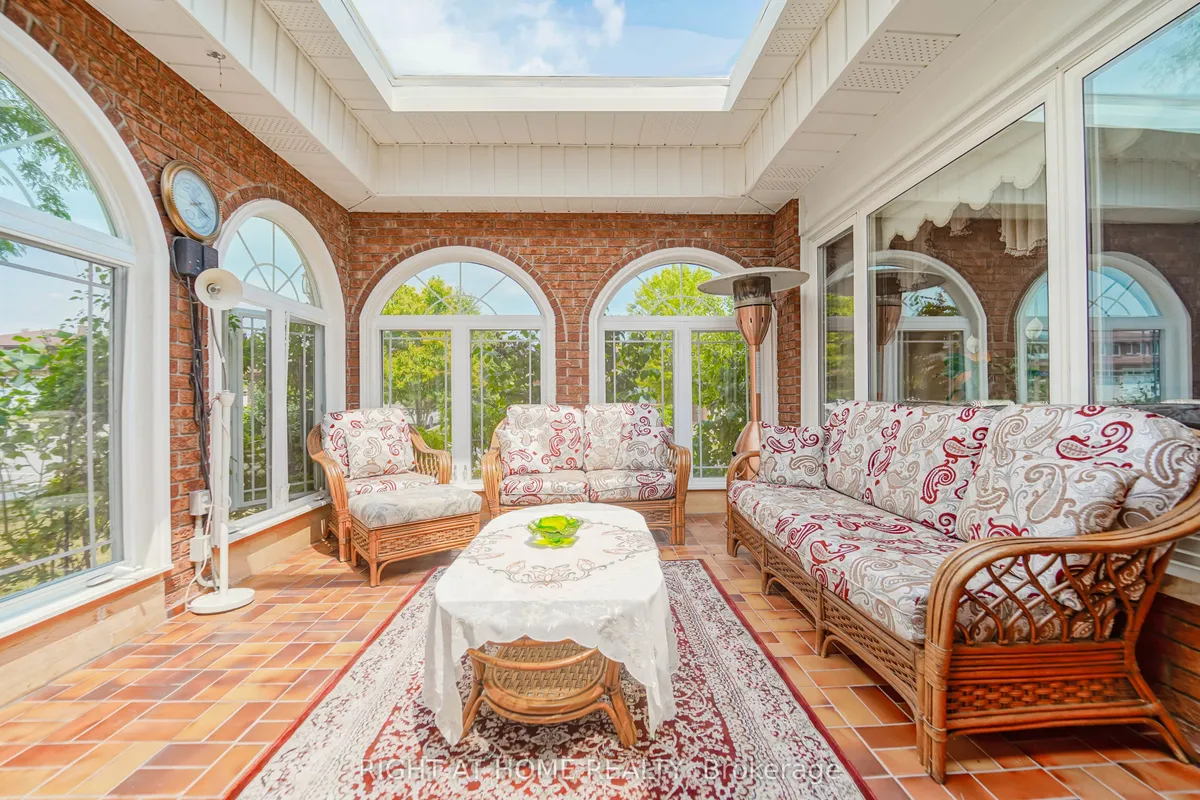 2 Lapworth Crescent, ON M1V 2M5