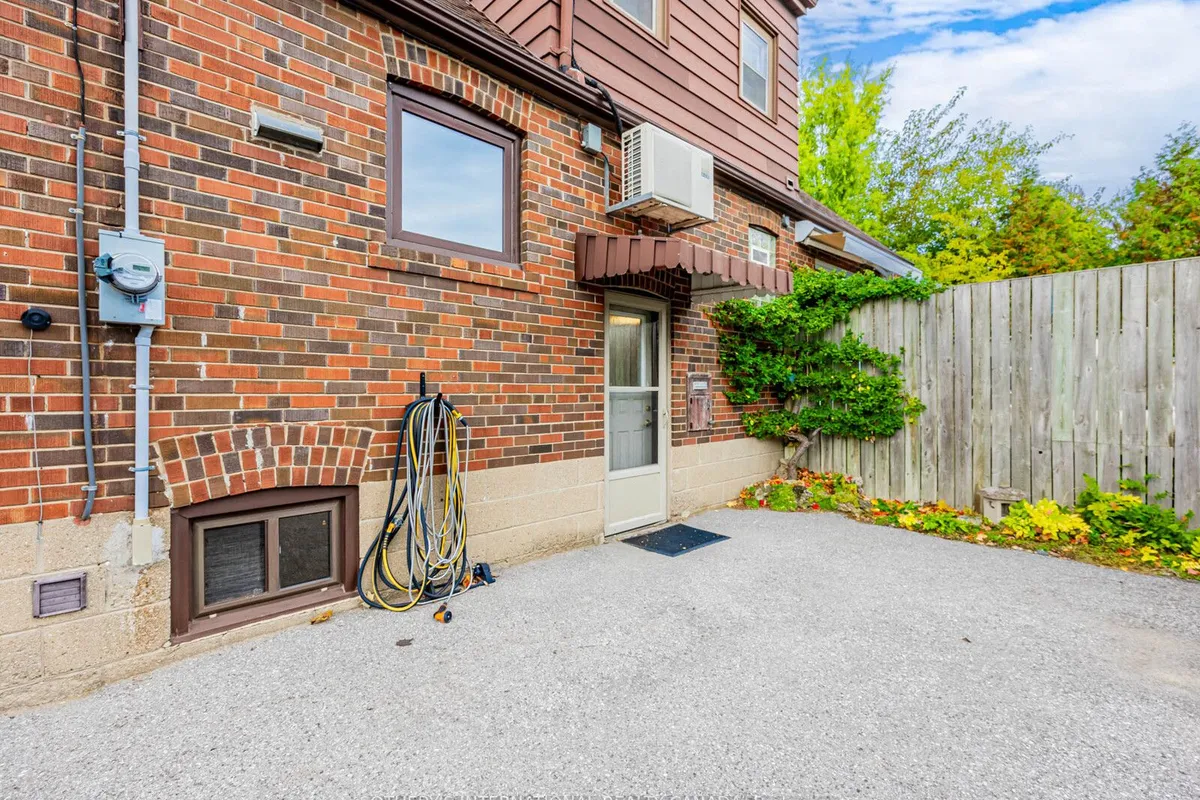 21 Tripp Crescent, ON M1P 1B4