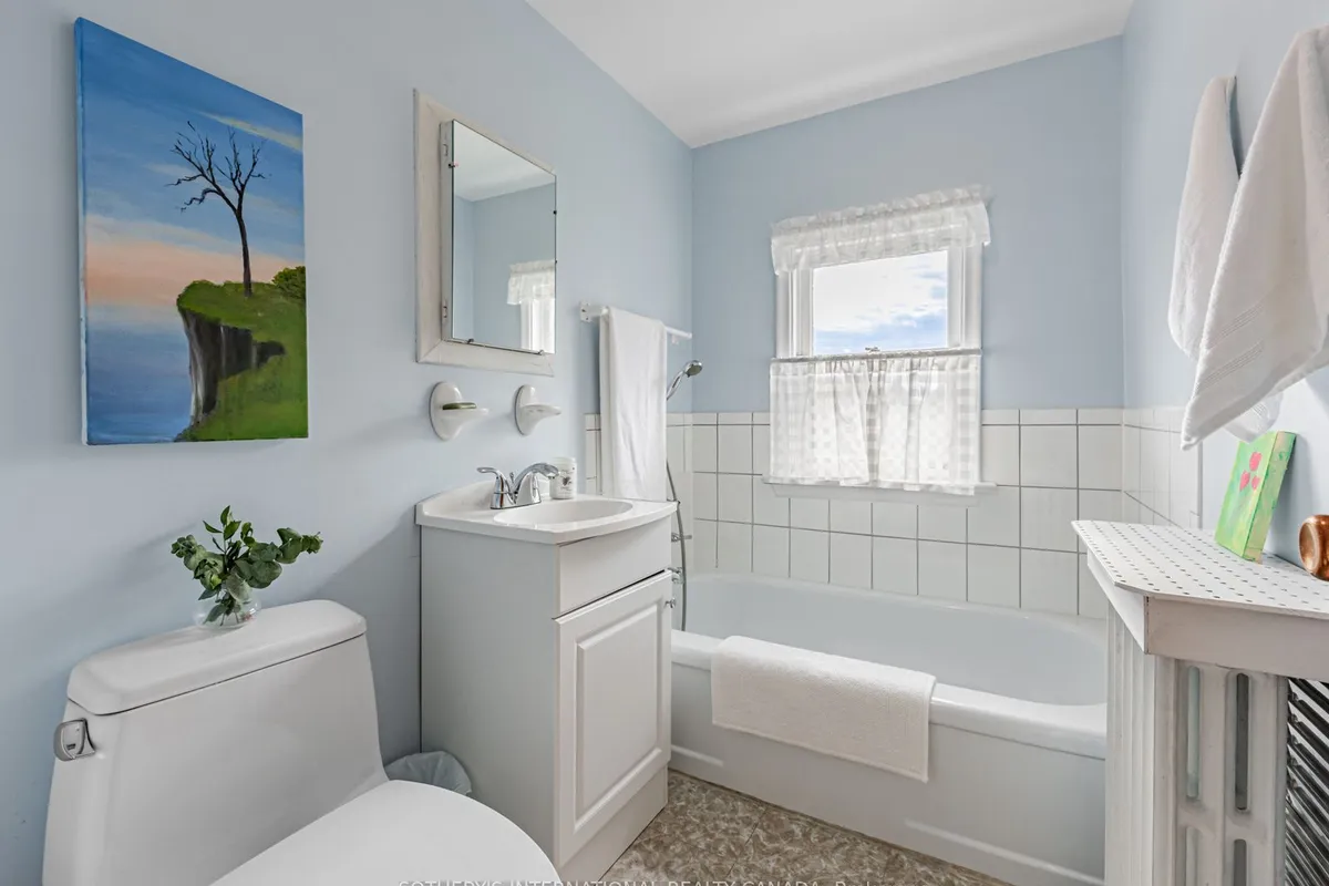 21 Tripp Crescent, ON M1P 1B4