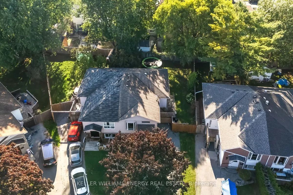 6 Fairbairn Court, ON L1C 4K9