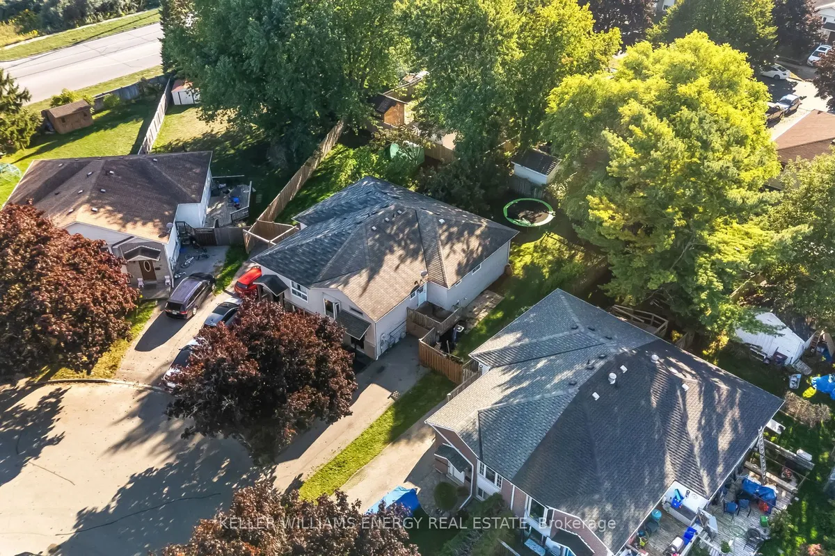 6 Fairbairn Court, ON L1C 4K9