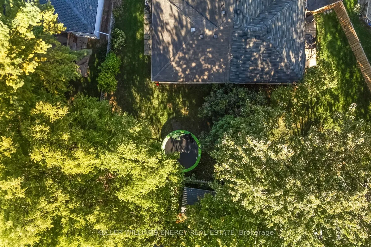 6 Fairbairn Court, ON L1C 4K9