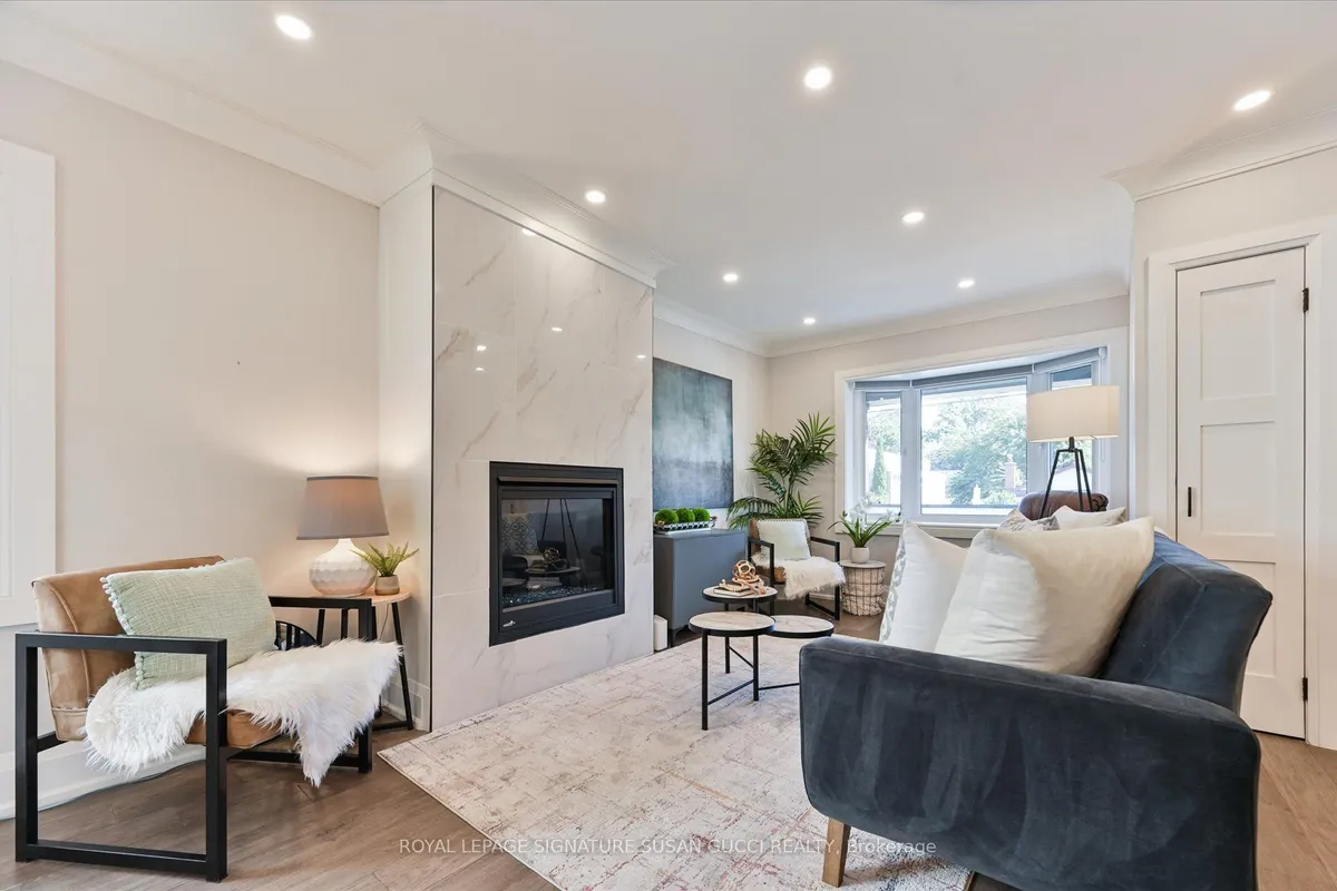 972 Cosburn Avenue, ON M4C 2W9