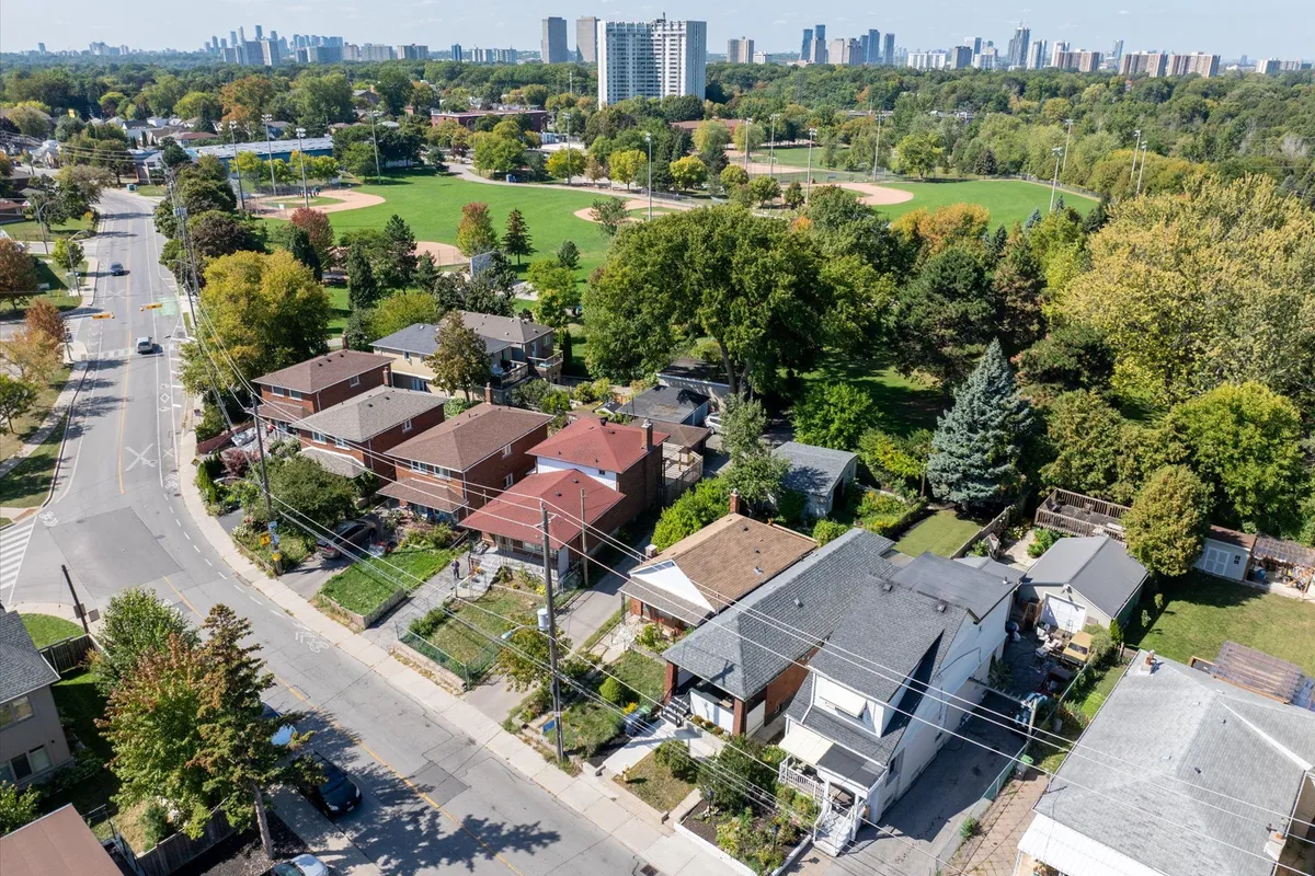 972 Cosburn Avenue, ON M4C 2W9