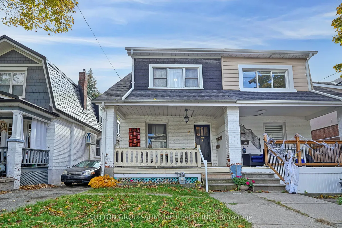 7 Harris Avenue, ON M4C 1P3