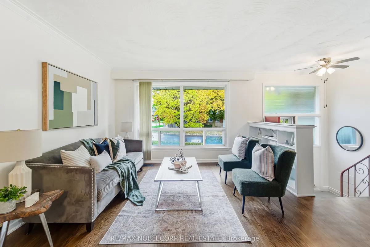 16 Fortune Gate, ON M1G 1X8