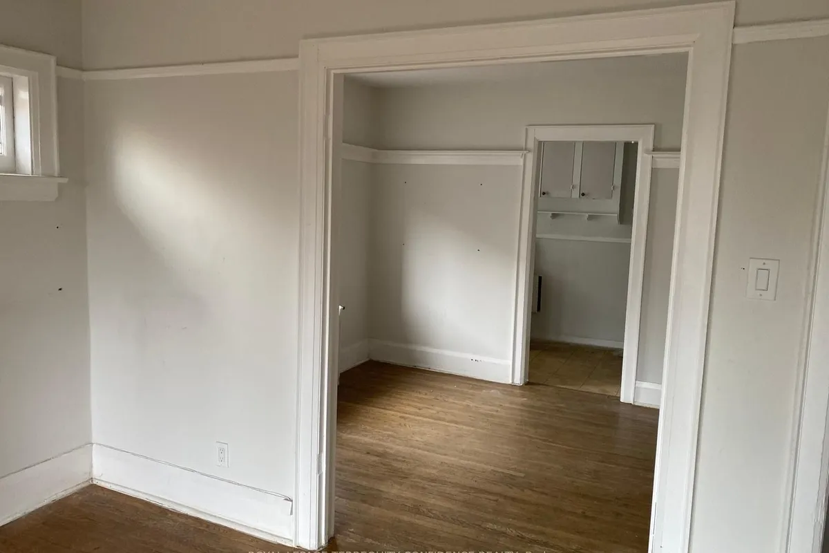 558-562 Kingston Road, ON M4E 1P9