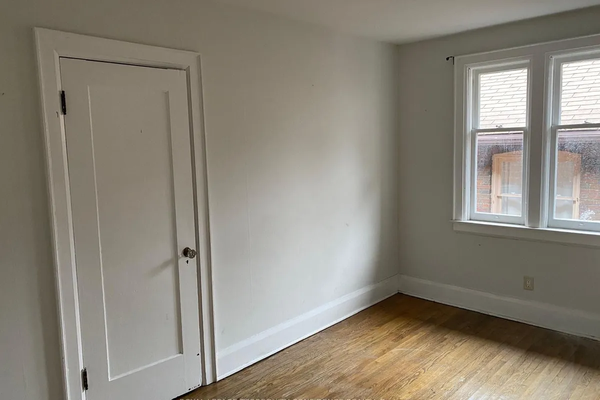 558-562 Kingston Road, ON M4E 1P9