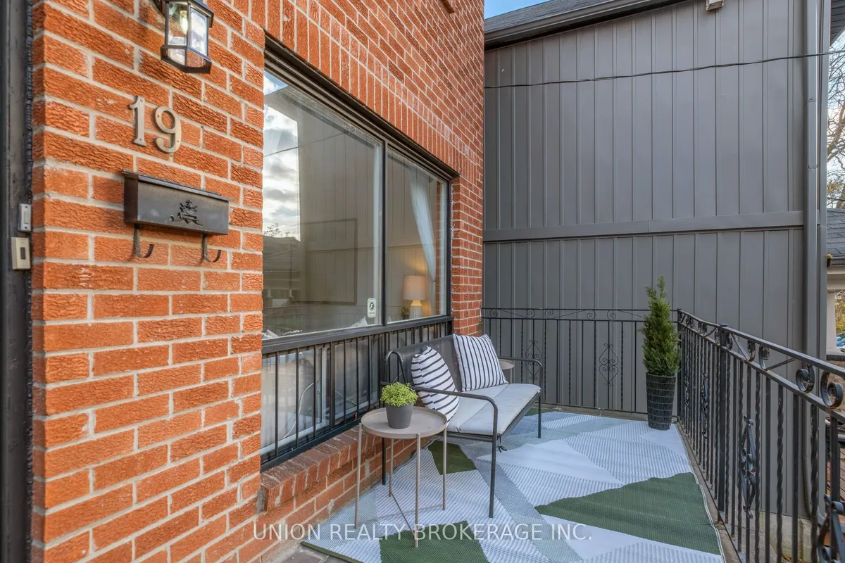 19 Ashdale Avenue, ON M4L 2Y6