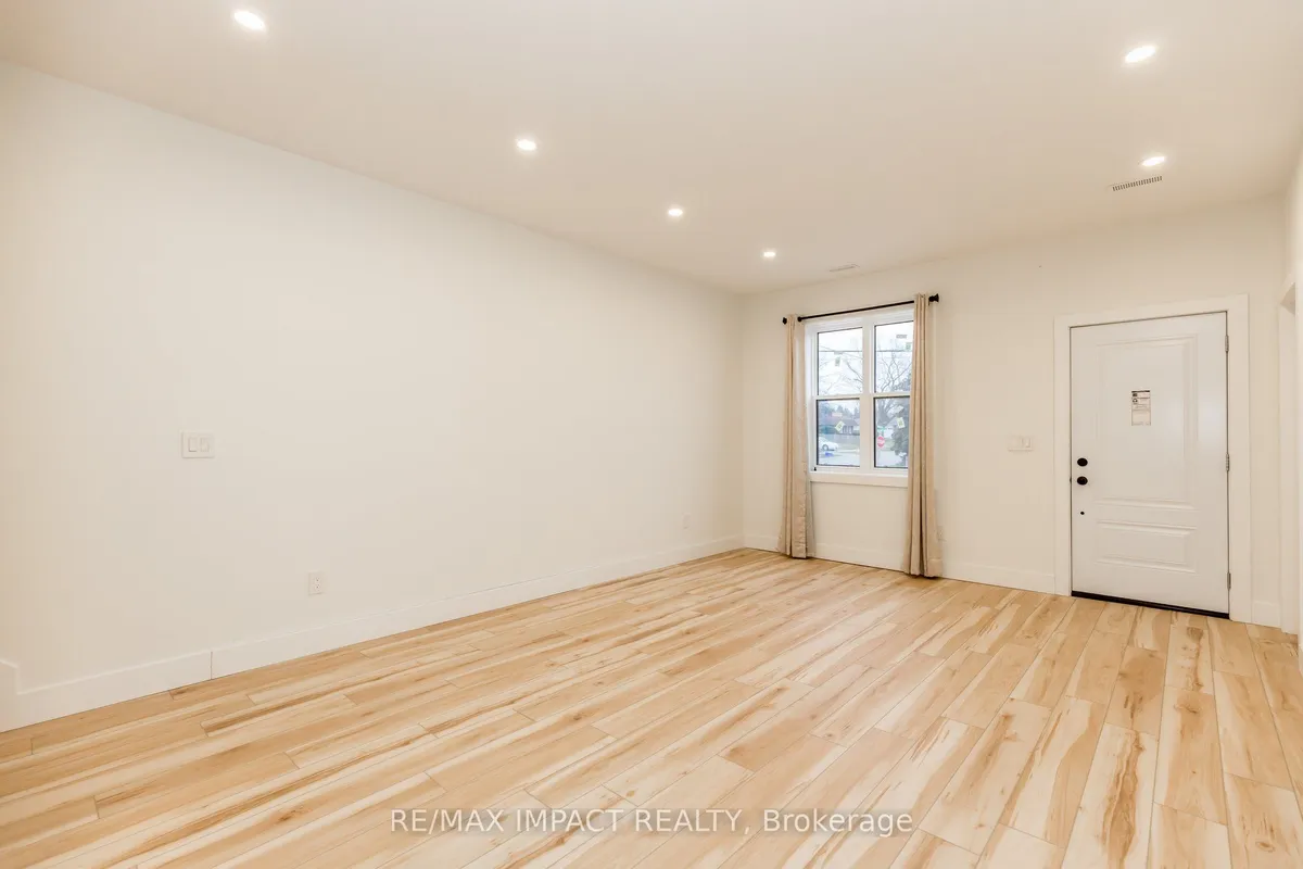 781 Oliva Street, ON L1W 2V9