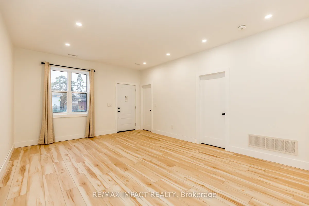 781 Oliva Street, ON L1W 2V9