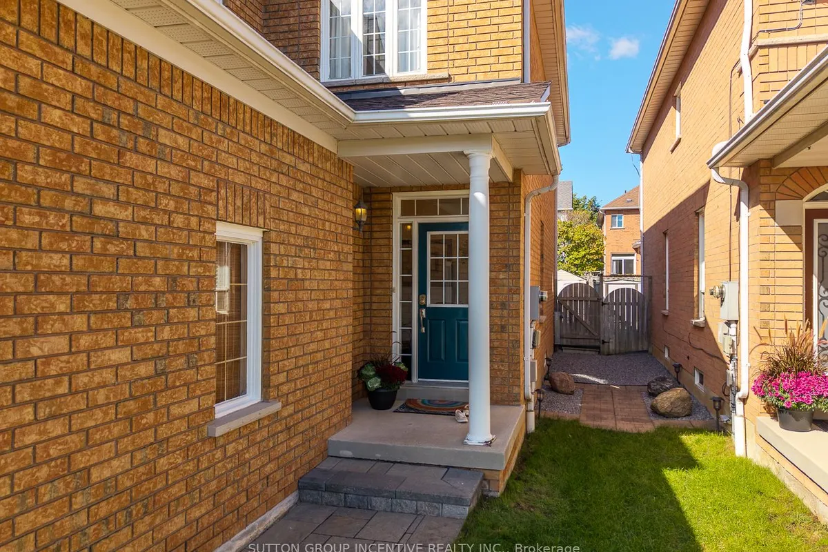 432 Woodsmere Crescent, ON L1V 7A4