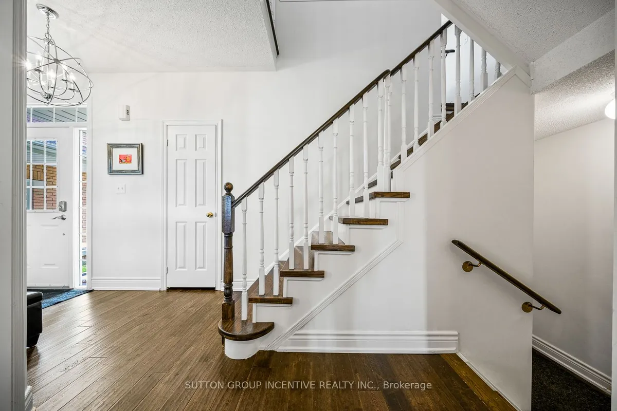 432 Woodsmere Crescent, ON L1V 7A4