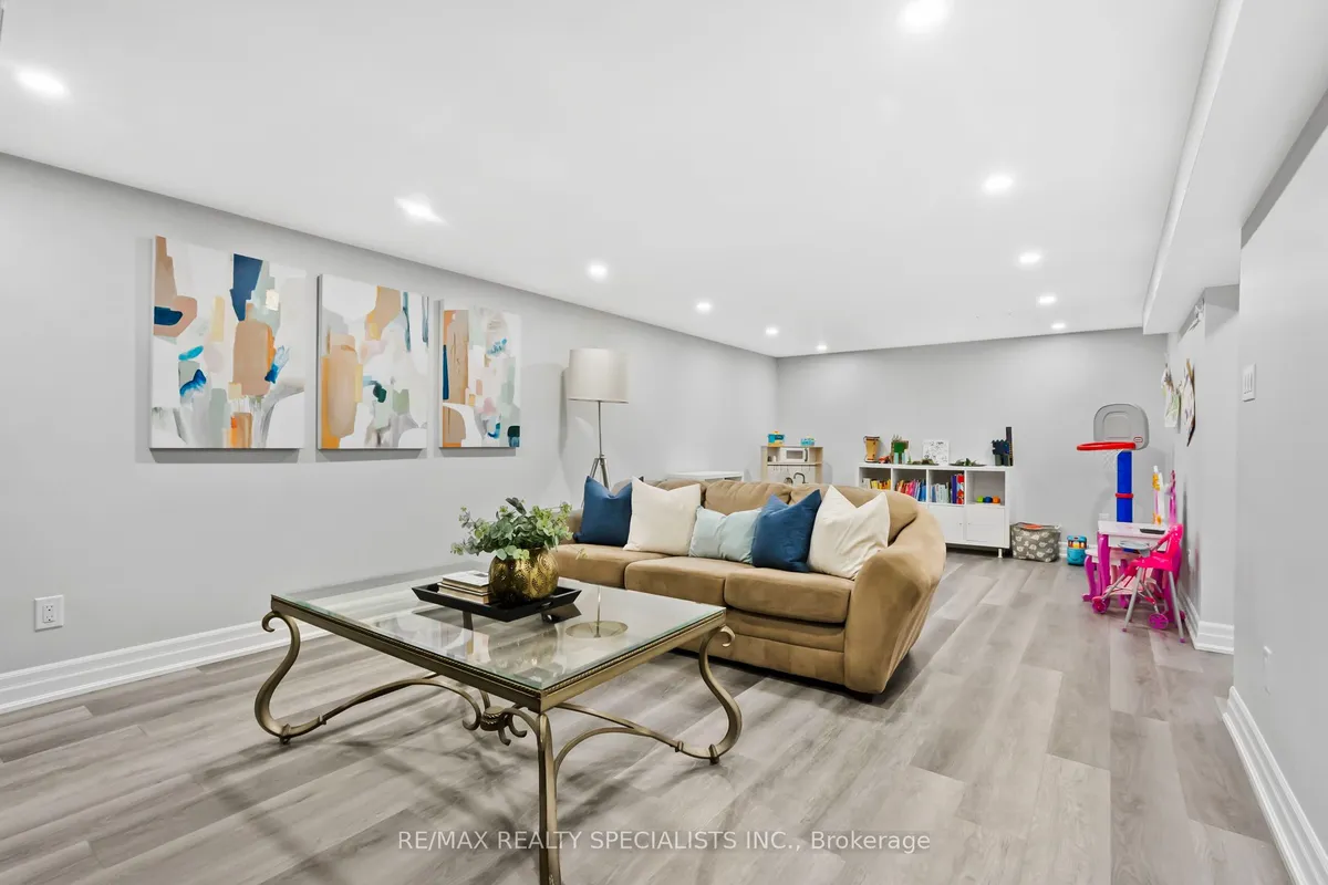 8 Brumwell Street, ON M1C 2K8