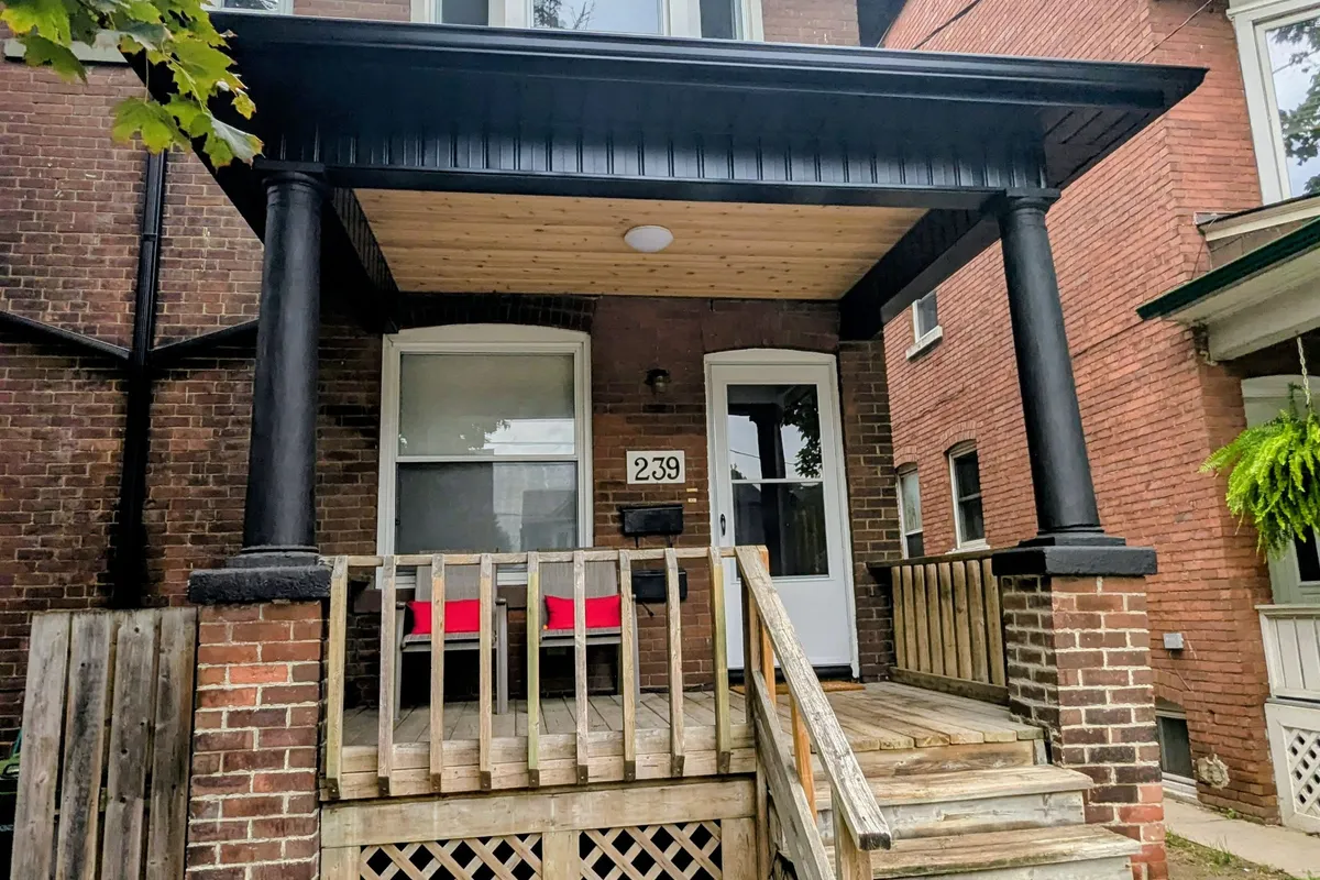 239 Woodbine Avenue, ON M4L 3P3