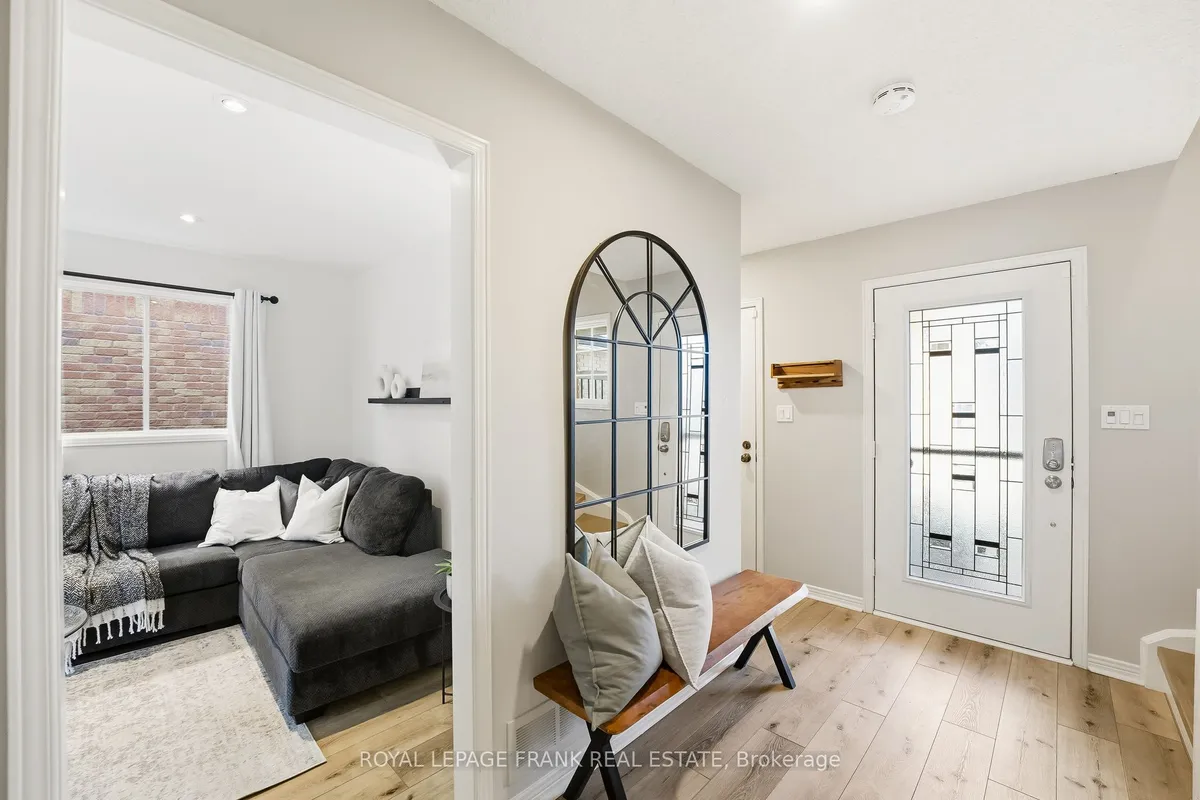 6 Short Crescent, ON L1E 2Z5