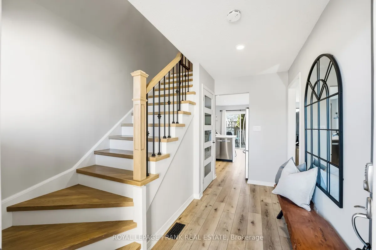 6 Short Crescent, ON L1E 2Z5