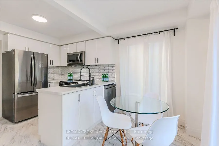 11 Moulton Court, ON L1E 2W4