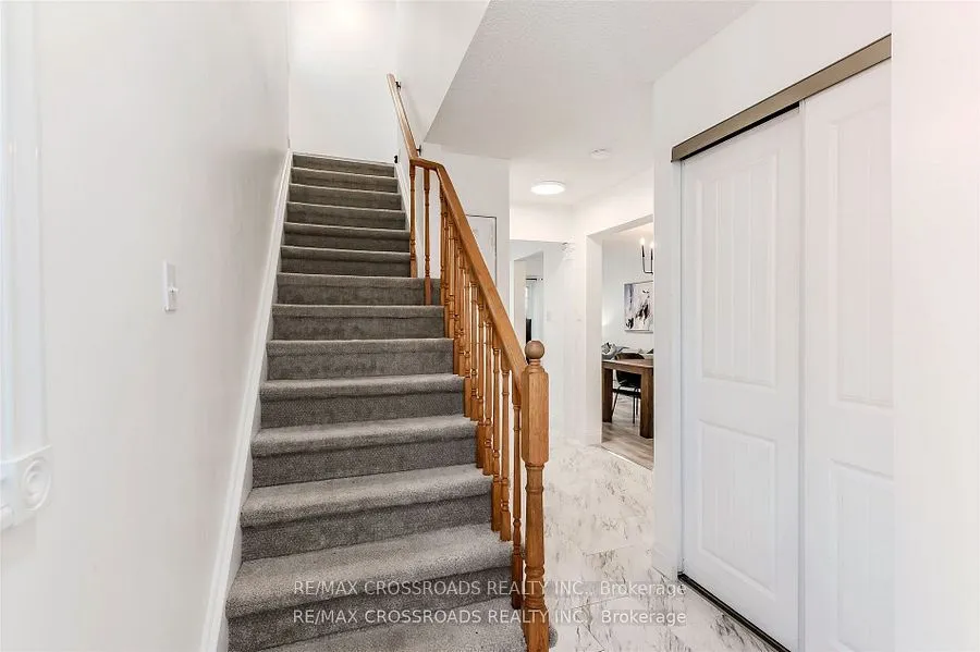 11 Moulton Court, ON L1E 2W4