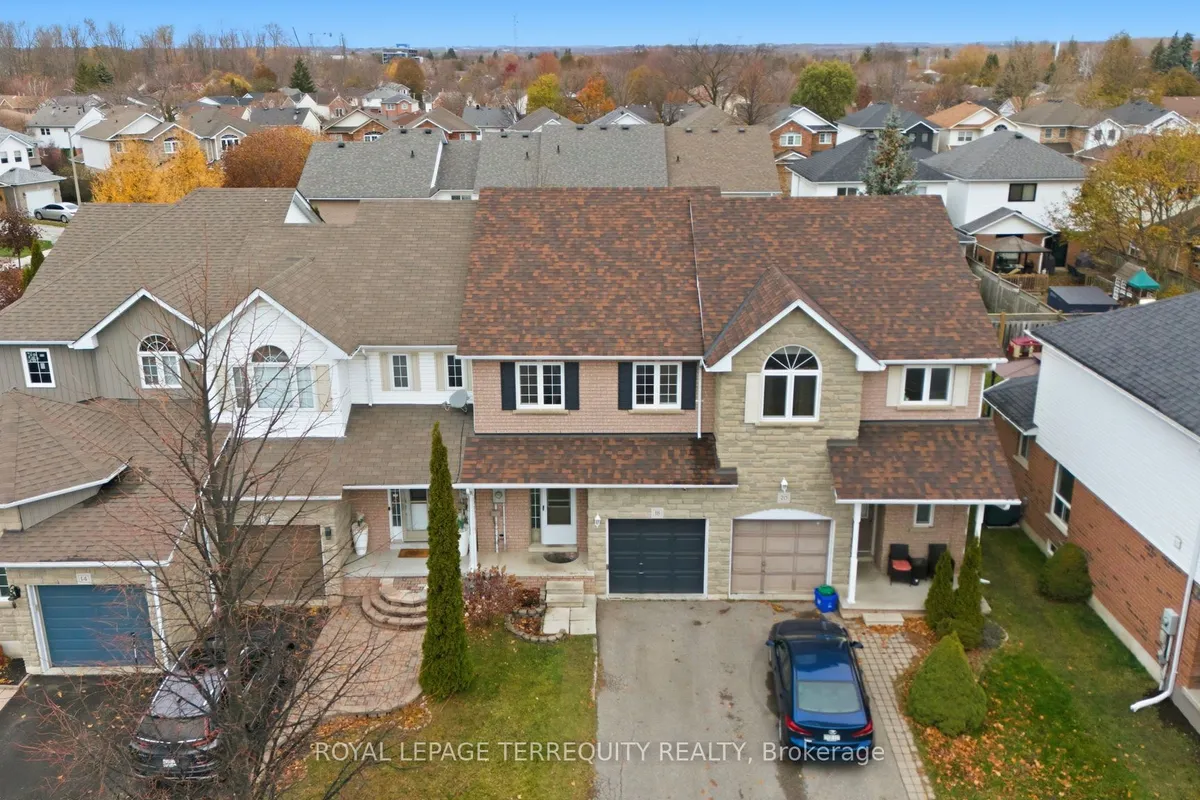 18 Wade Square, ON L1E 3E5