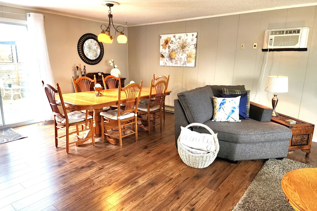 4 Champlain Court, ON L1B 1A5