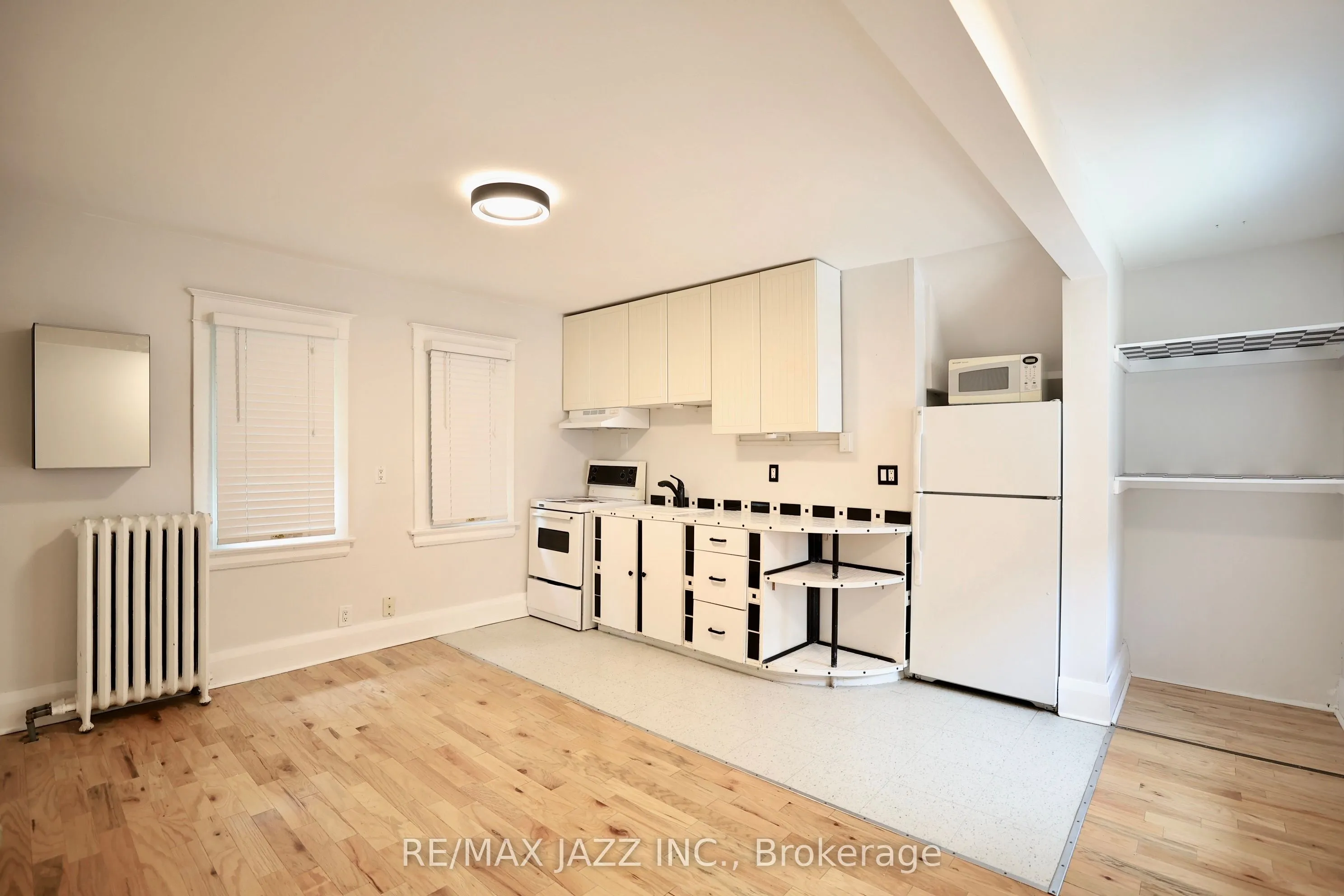 Multiplex interior view at 118 Eastwood Road Toronto