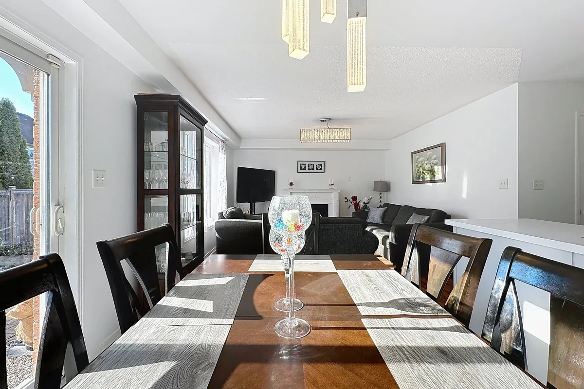 32 Marriner Crescent, ON L1Z 1Z1