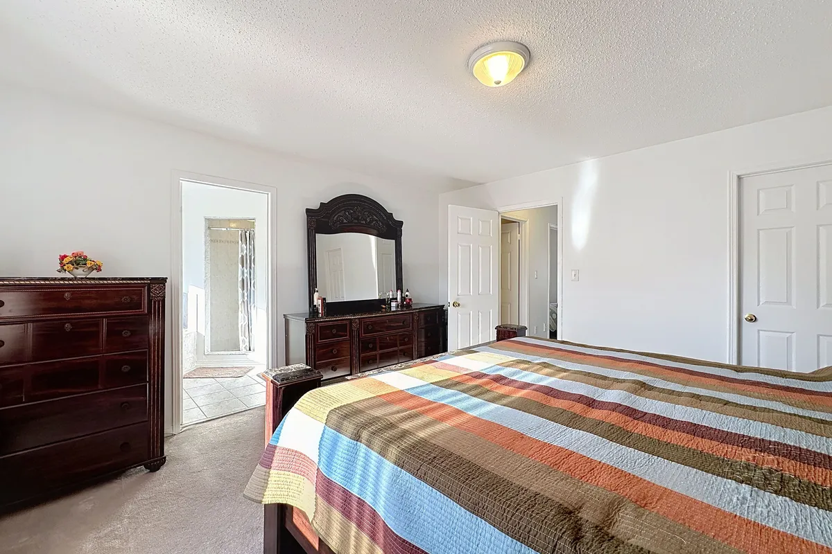 32 Marriner Crescent, ON L1Z 1Z1