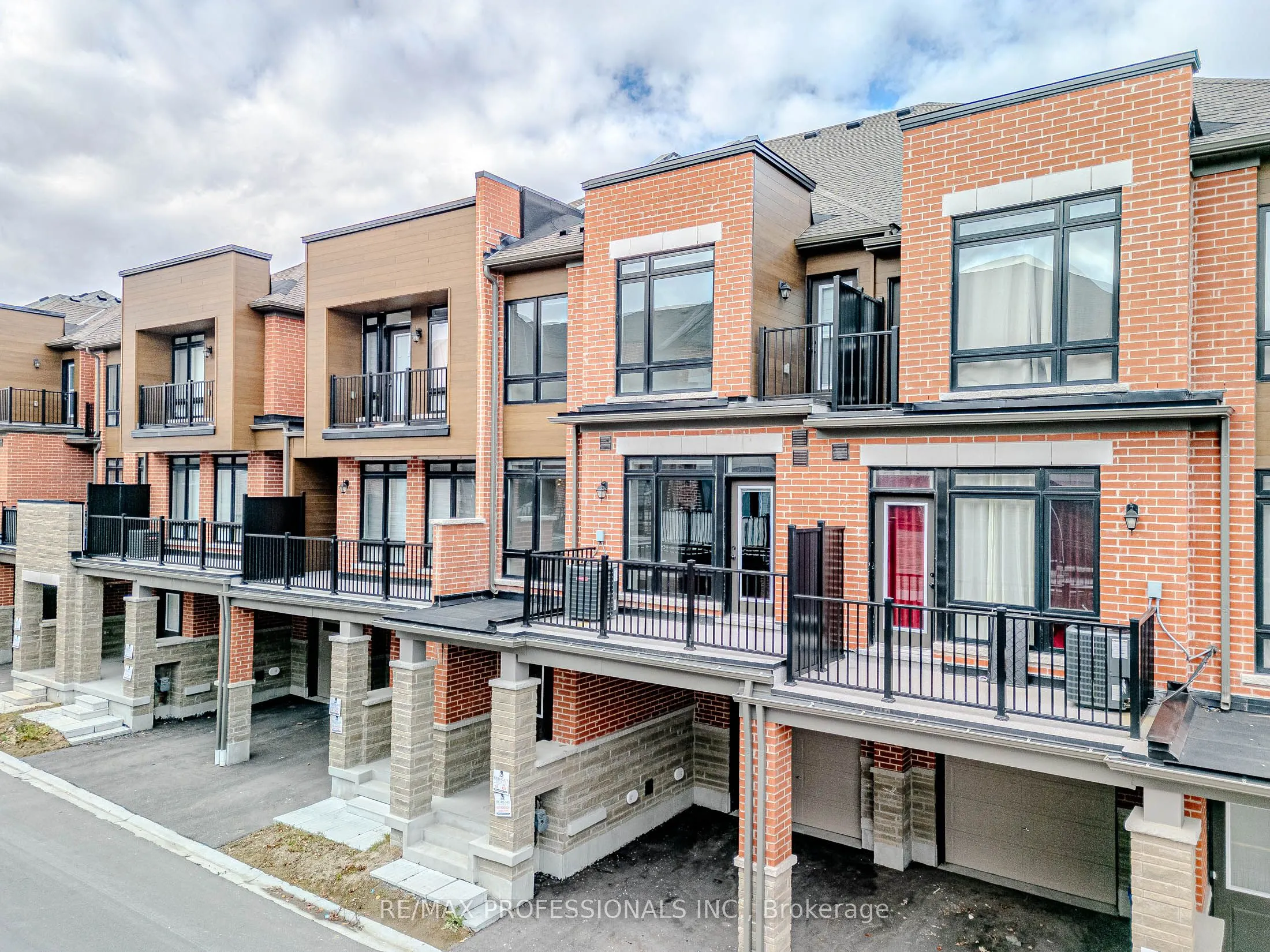 520 Littlewood Lane, ON L1S 0H1