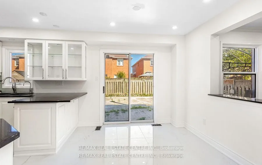 42 Howes Street, ON L1T 3V5