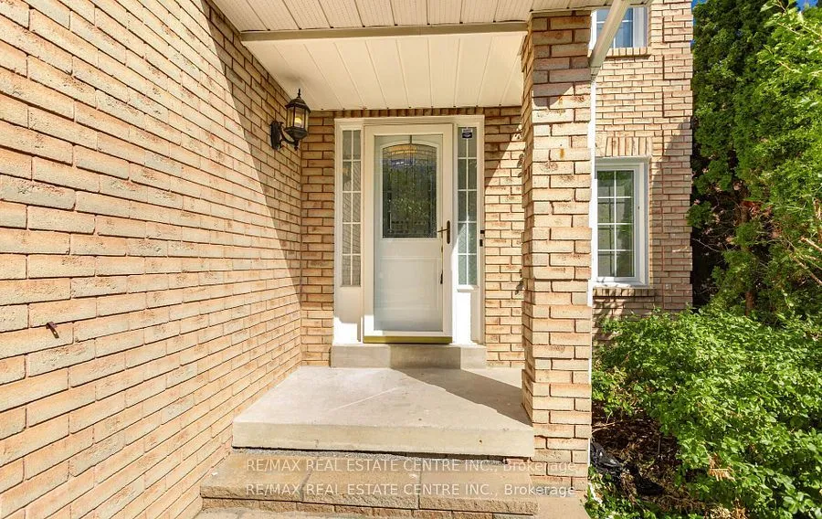 42 Howes Street, ON L1T 3V5