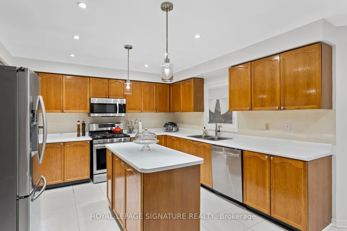 583 Foxwood Trail, ON L1V 4R3